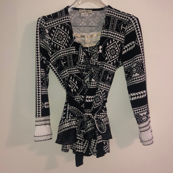 Two pieces long sleeve shirt and a skirt - Picture 3 of 3